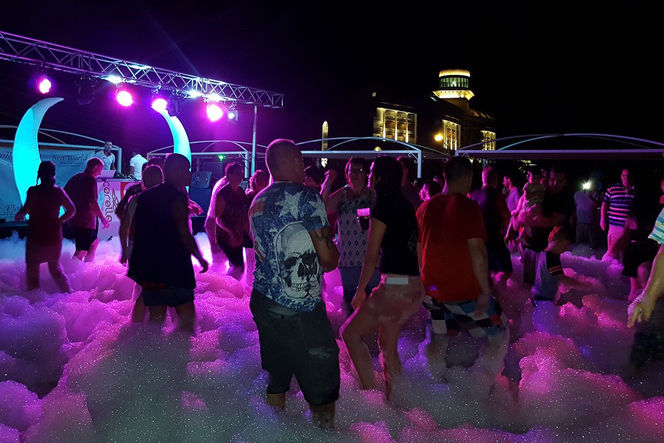 Hotel Seaden Corolla - Türkei 2017 - Schaumparty